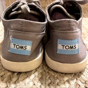 TOMS sneakers 9.5